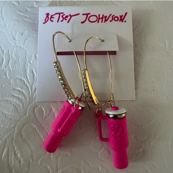 🔹️Betsey Johnson 🔹️Pink Rhinestone Stanley Cup Dangle Drop Earrings - Picture 3 of 5